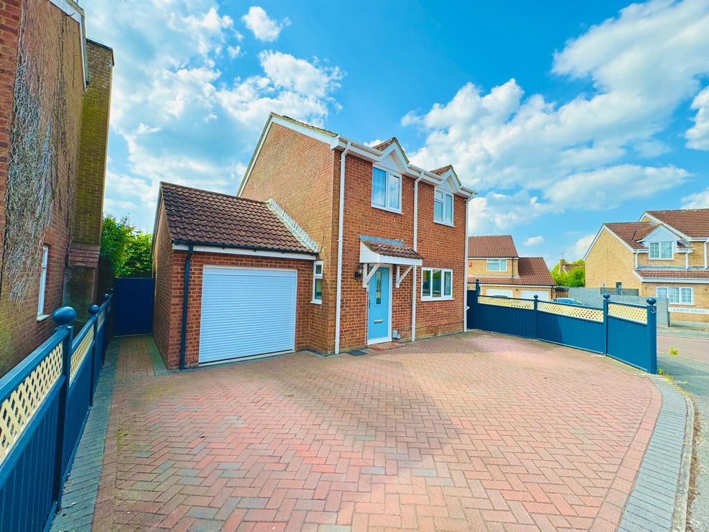 3 bed detached house to rent in Cabot Drive, Swindon SN5, £1,450 pcm