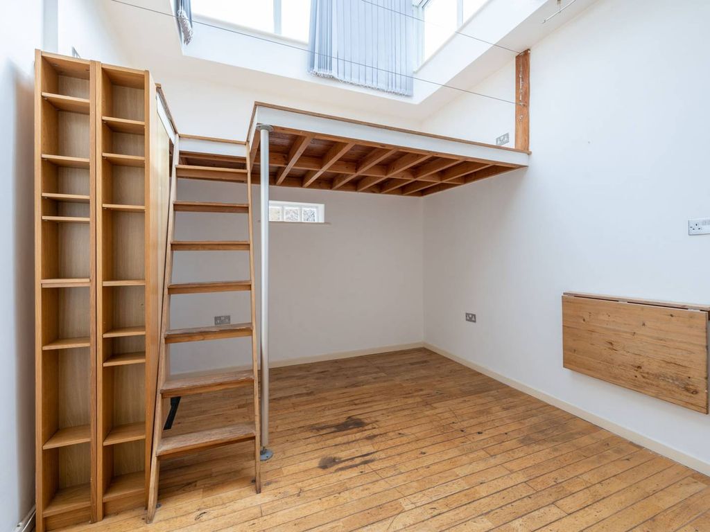 Studio to rent in Musjid Road, Clapham Junction, London SW11 Zoopla