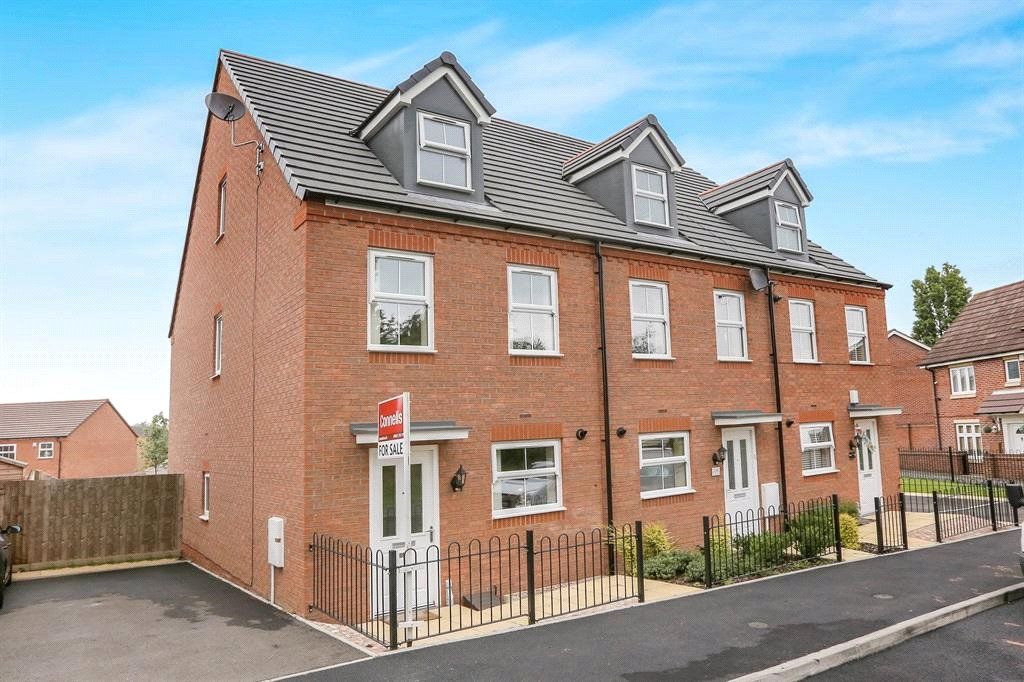 3 bed end terrace house to rent in Greenock Crescent, Wolverhampton