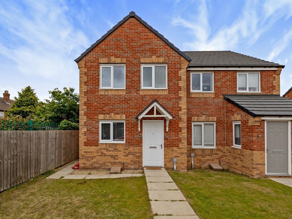 3 bed semidetached house for sale in Middlebeck Close, Middlesbrough