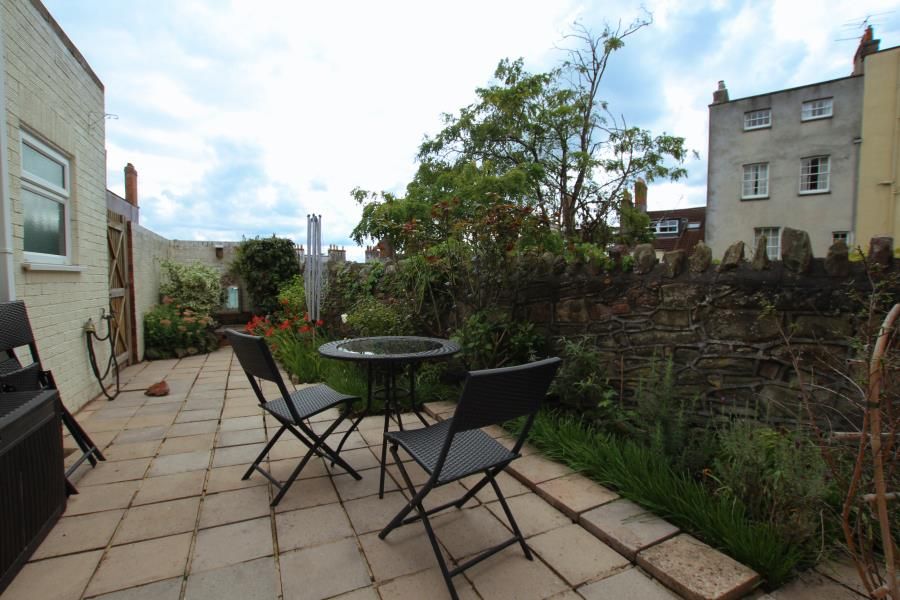 3 bed detached house to rent in Ambra Vale West, Clifton, Bristol BS8