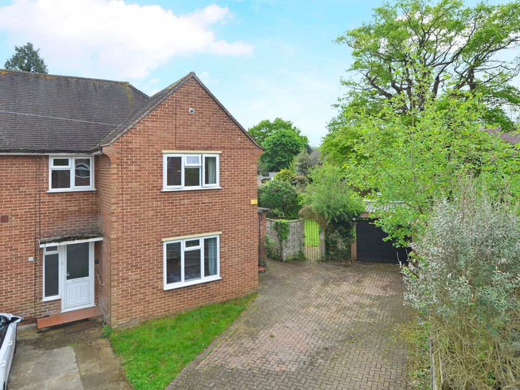 2 bed flat for sale in Milford, Godalming, Surrey GU8 Zoopla
