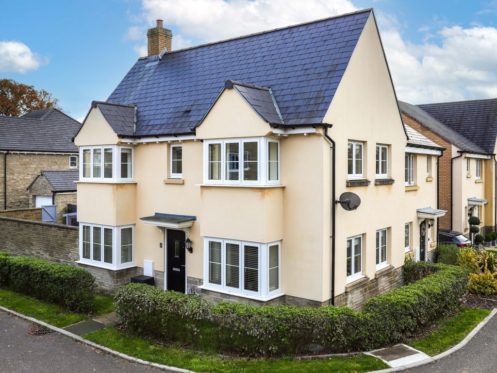 3 bed semidetached house for sale in Larkin Close, Bovey Tracey