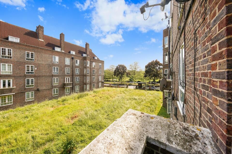 2 bed flat for sale in Dog Kennel Hill Estate, London SE22 Zoopla