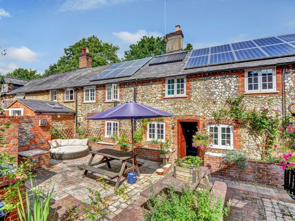 4 bed country house for sale in Hillock Cottages, Parslows Hillock HP27