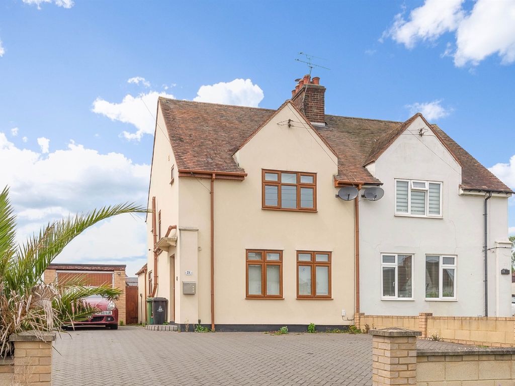 3 bed semidetached house for sale in Colchester Road, Heybridge