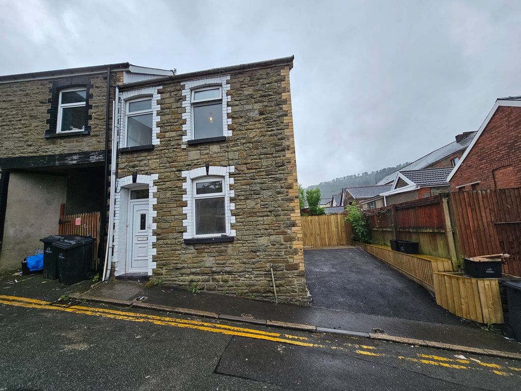 3 bed semidetached house to rent in Park Place, Abertillery NP13, £800 pcm Zoopla