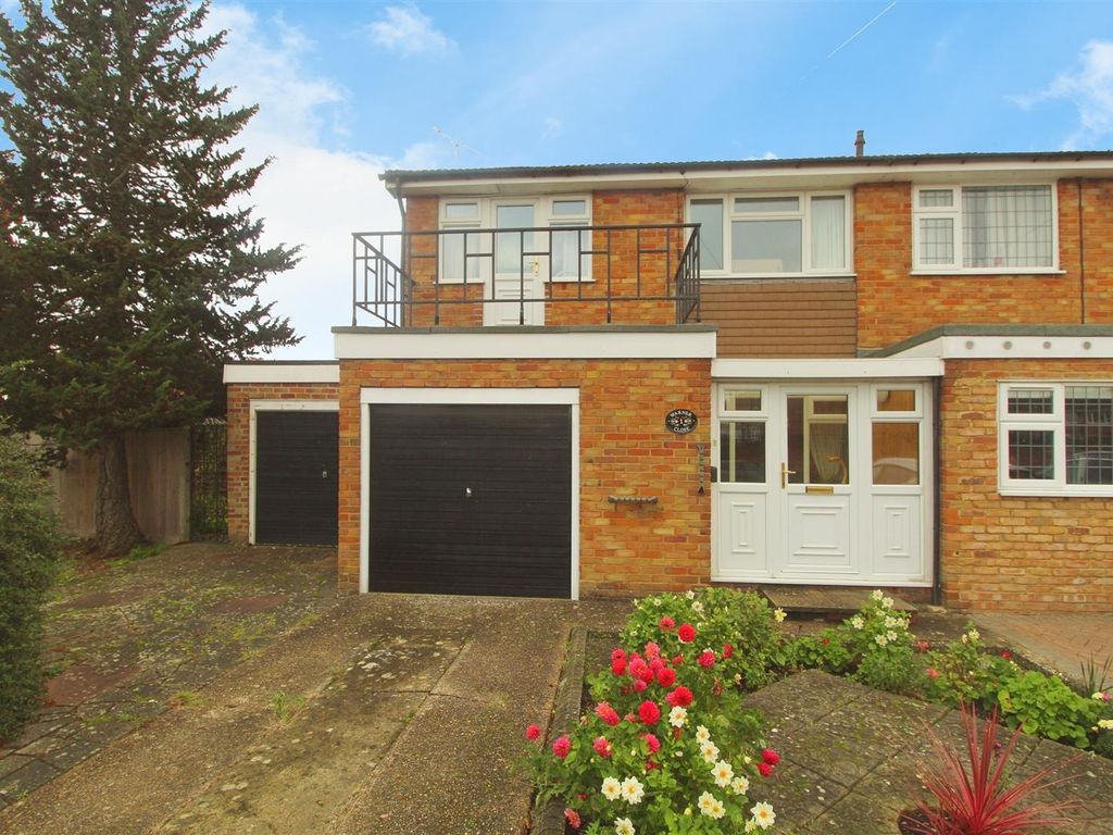 3 bed end terrace house for sale in Warner Close, Cippenham, Slough SL1