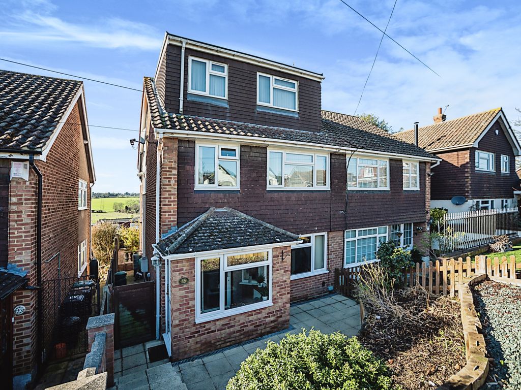 5 bed semidetached house for sale in Castlefields, Istead Rise DA13