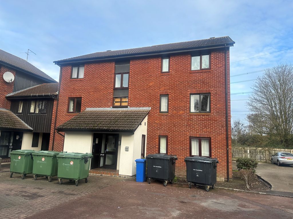 2 bed flat for sale in Exeter Court, Didcot OX11, £160,000 Zoopla