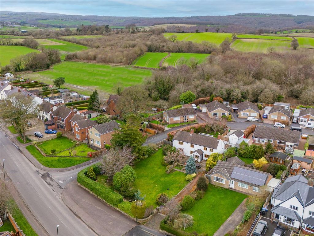 4 bed farmhouse for sale in Newbold Road, Newbold, Chesterfield S41, £