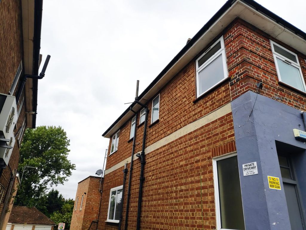 2 bed flat to rent in Dovers Green Road, Reigate RH2 Zoopla