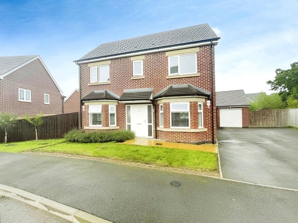 3 bed detached house for sale in Headstock Drive, Castle Gresley, Swadlincote, Derbyshire DE11