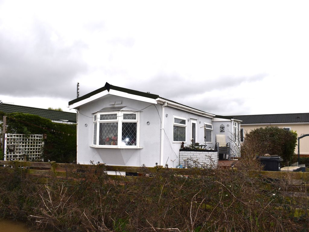 1 bed mobile/park home for sale in Oaktree Park, Locking, WestonSuper