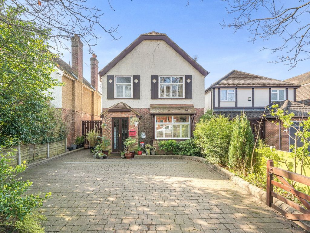3 bed detached house for sale in Frimley Road, Camberley, Surrey GU15, £500,000 Zoopla