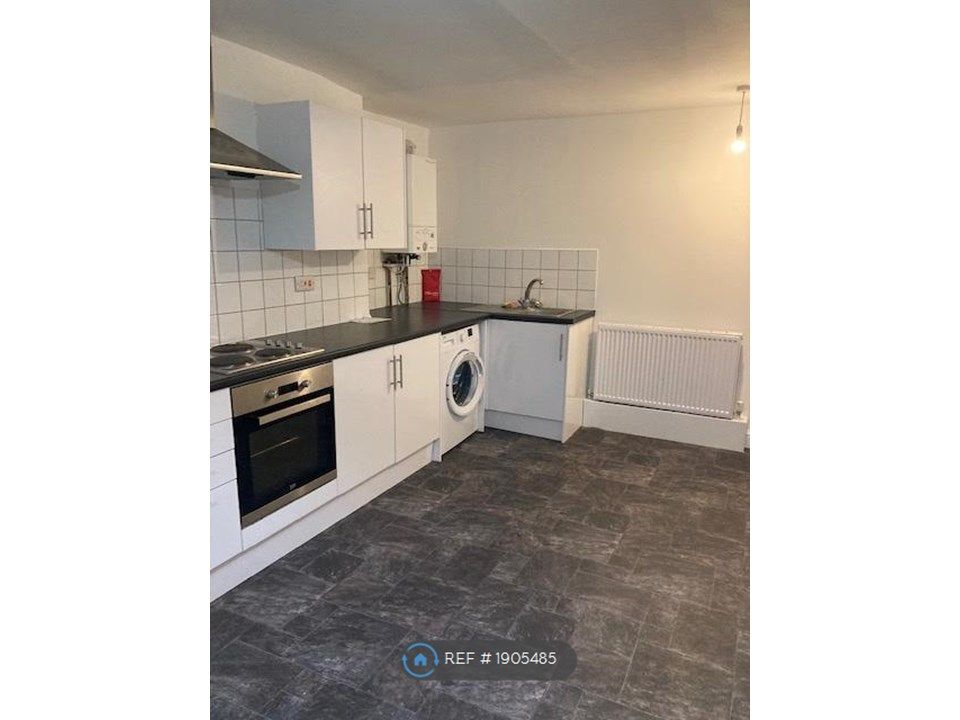 1 bed flat to rent in Huddersfield Road, Barnsley S75, £525 pcm Zoopla