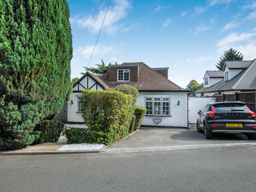 5 bed bungalow for sale in 63 Farm Lane, Addlestone KT15 Zoopla