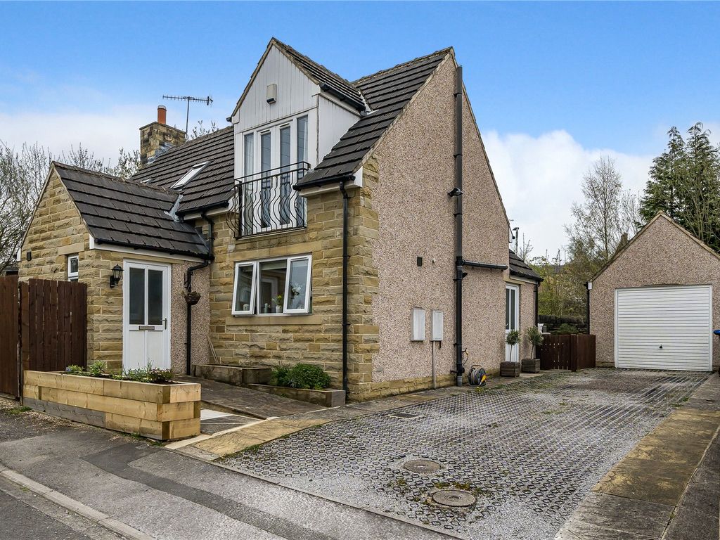 3 bed detached house for sale in Longwood View, Bingley, West Yorkshire