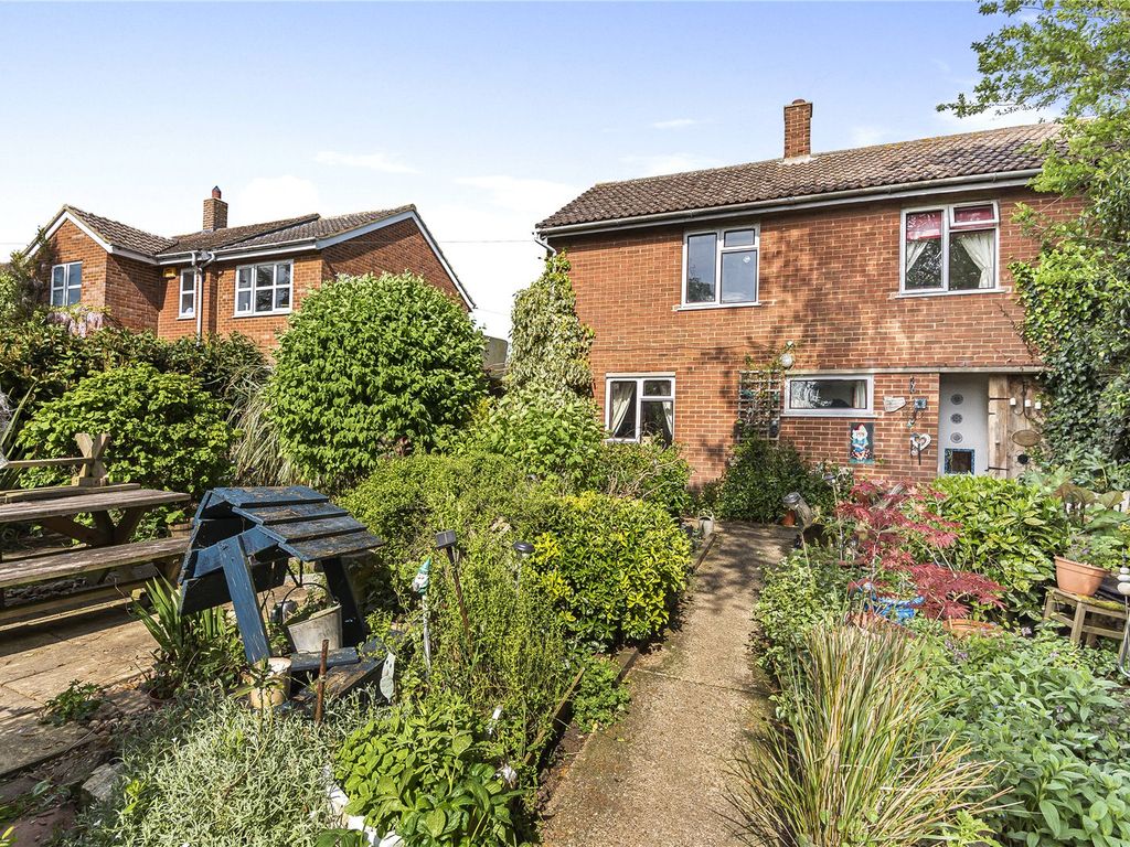 3 bed semidetached house for sale in Orchard View, Hillesden