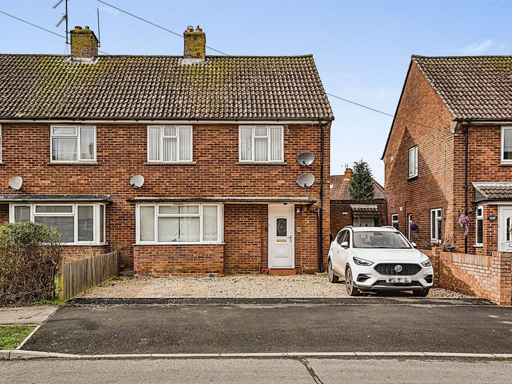 2 bed for sale in Eastleigh Road, Devizes SN10, £170,000