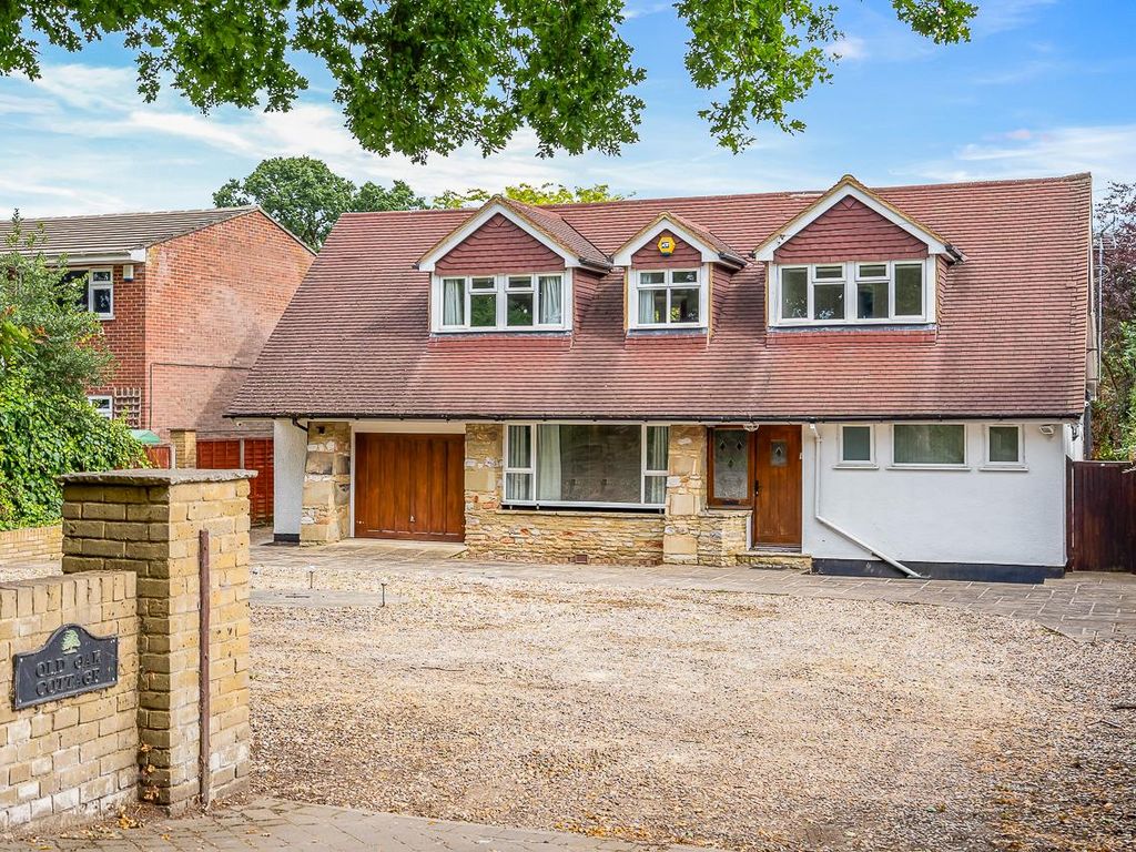 4 bed property for sale in New Park Road, Newgate Street, Hertford SG13