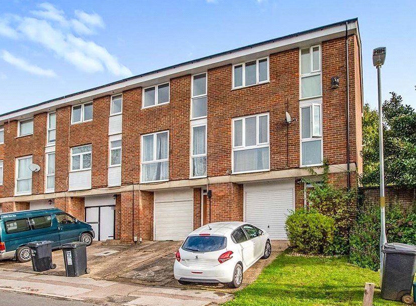 3 bed end terrace house for sale in Mill Close, Nash Mills, Hemel