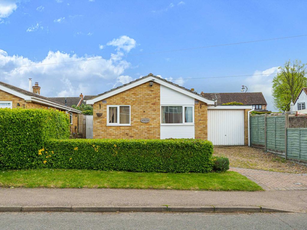 3 bed detached bungalow for sale in Church End, Ravensden MK44, £