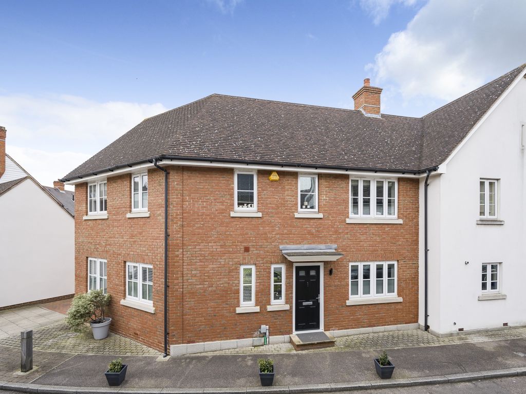 4 bed semidetached house for sale in Watermans Way, Greenhithe DA9