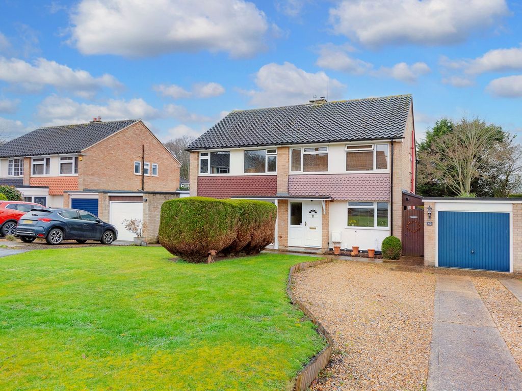 3 bed semidetached house for sale in Cantley Crescent, Wokingham RG41