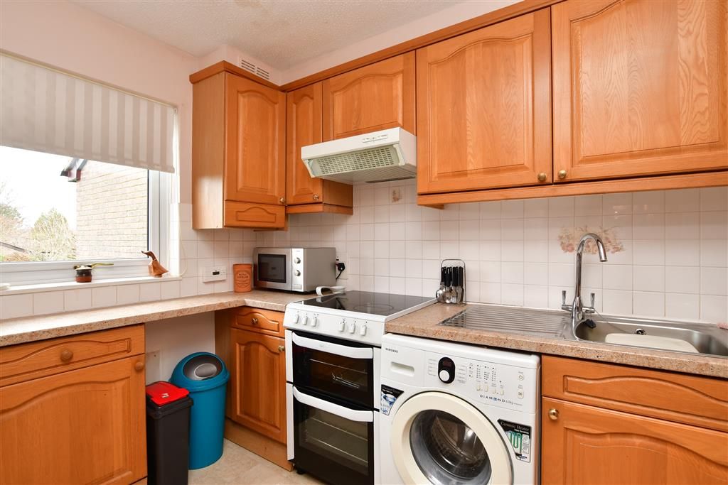 2 bed flat for sale in Ilford Court, Cranleigh, Surrey GU6 Zoopla