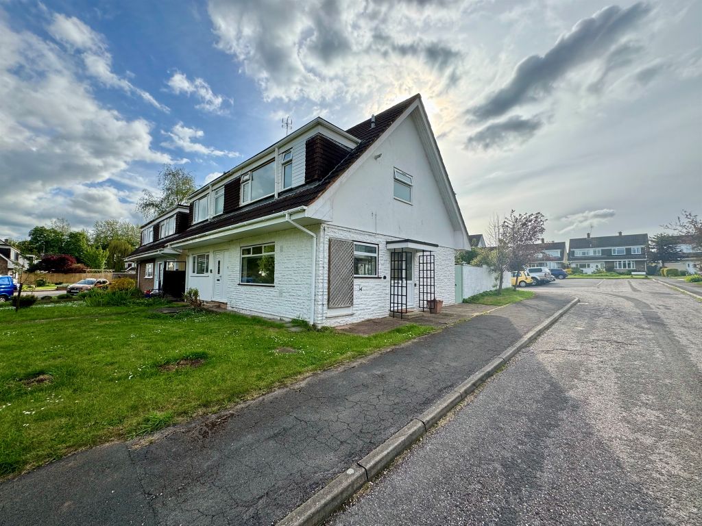 3 bed semidetached house for sale in Chelwood Drive, Taunton TA1, £