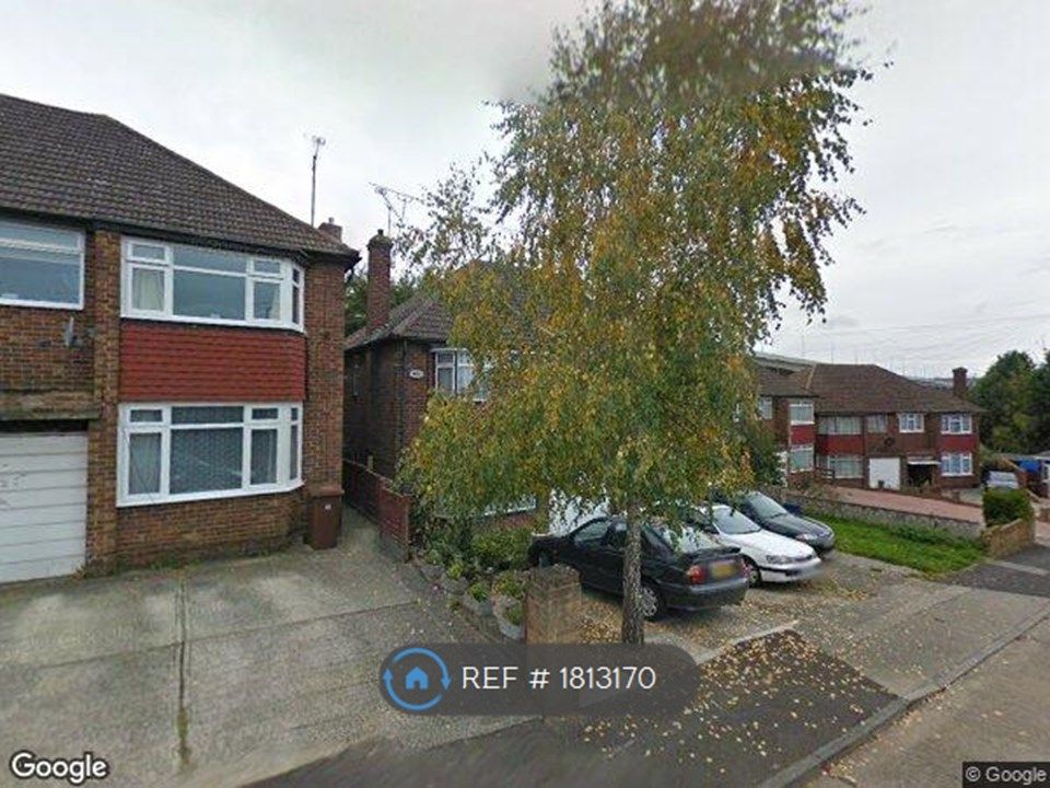 3 bed semidetached house to rent in Kennard Close, Rochester ME1, £