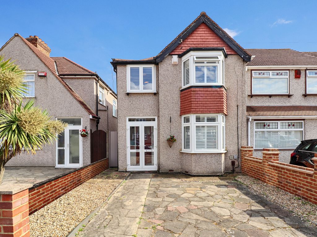3 bed detached house for sale in Glenview, London SE2 Zoopla