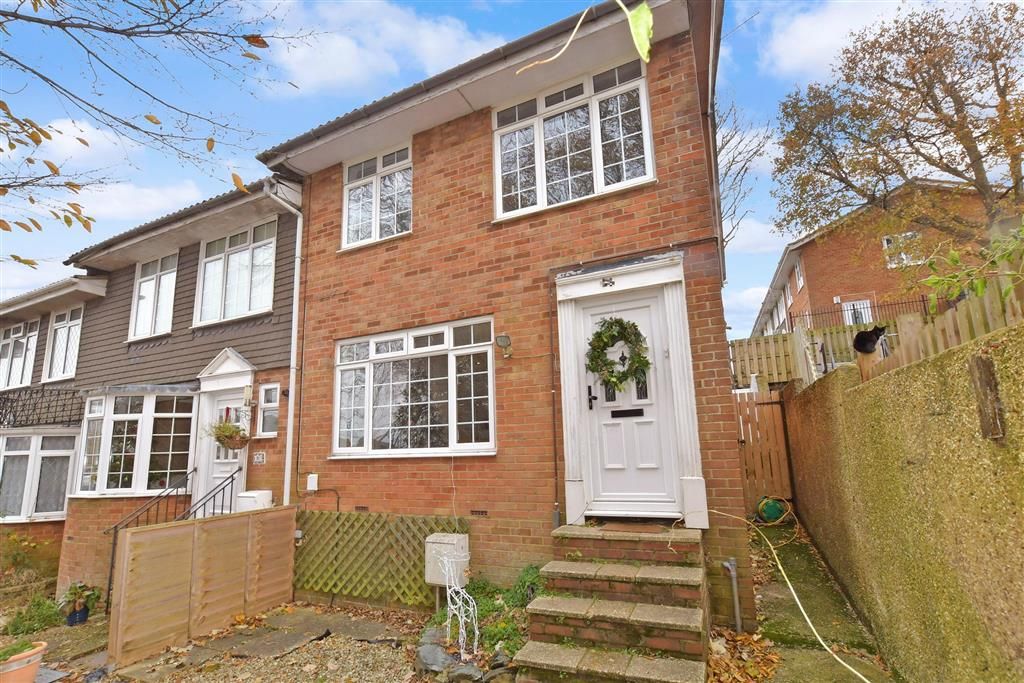 3 bed end terrace house for sale in Freshfield Gardens, Waterlooville