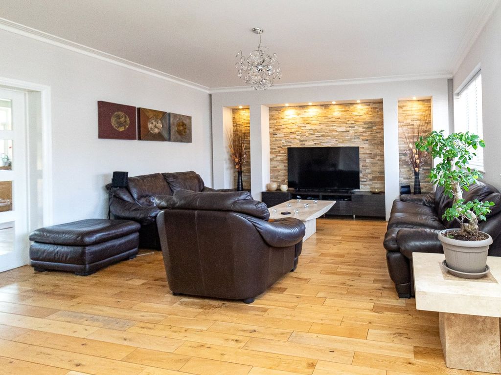 4 bed bungalow for sale in Highview Gardens, Edgware HA8 Zoopla