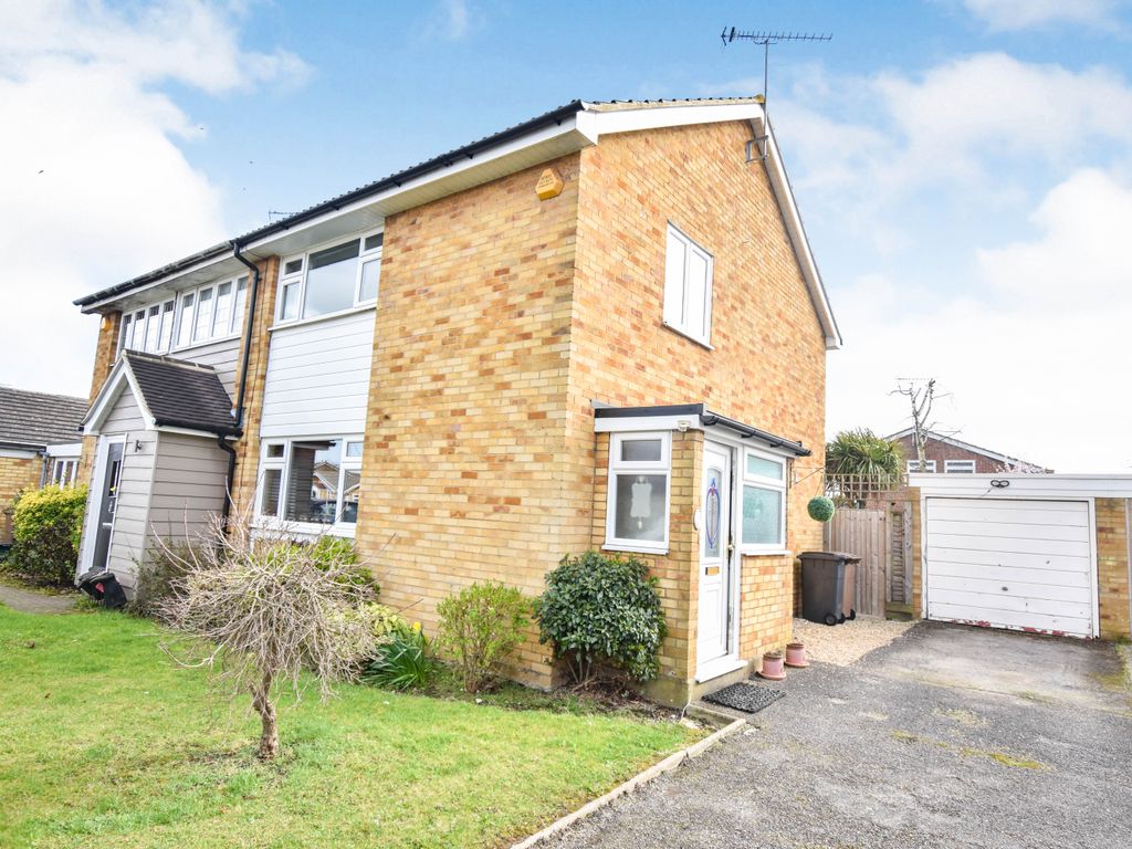 3 bed semidetached house for sale in Bandhills Close, South Woodham