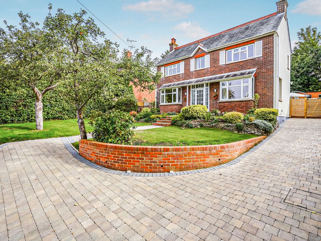 5 bed detached house for sale in Hazelwood Close, Chesham HP5 Zoopla