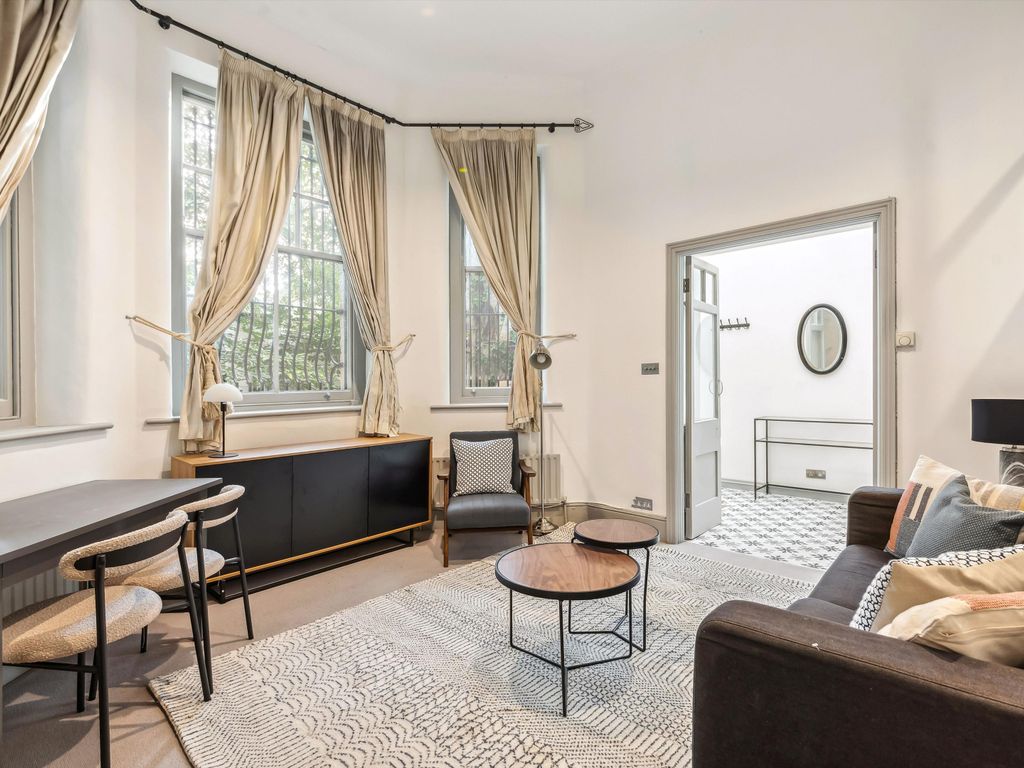 1 bed flat to rent in Kings Road, Chelsea, London SW3, £2,708 pcm Zoopla