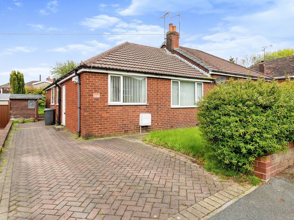 2 bed semidetached bungalow for sale in Bedford Avenue, Shaw OL2, £