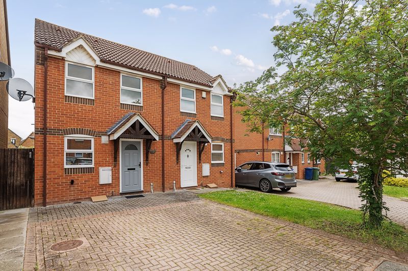 2 bed semidetached house for sale in Swallow Close, Oxford OX4, £