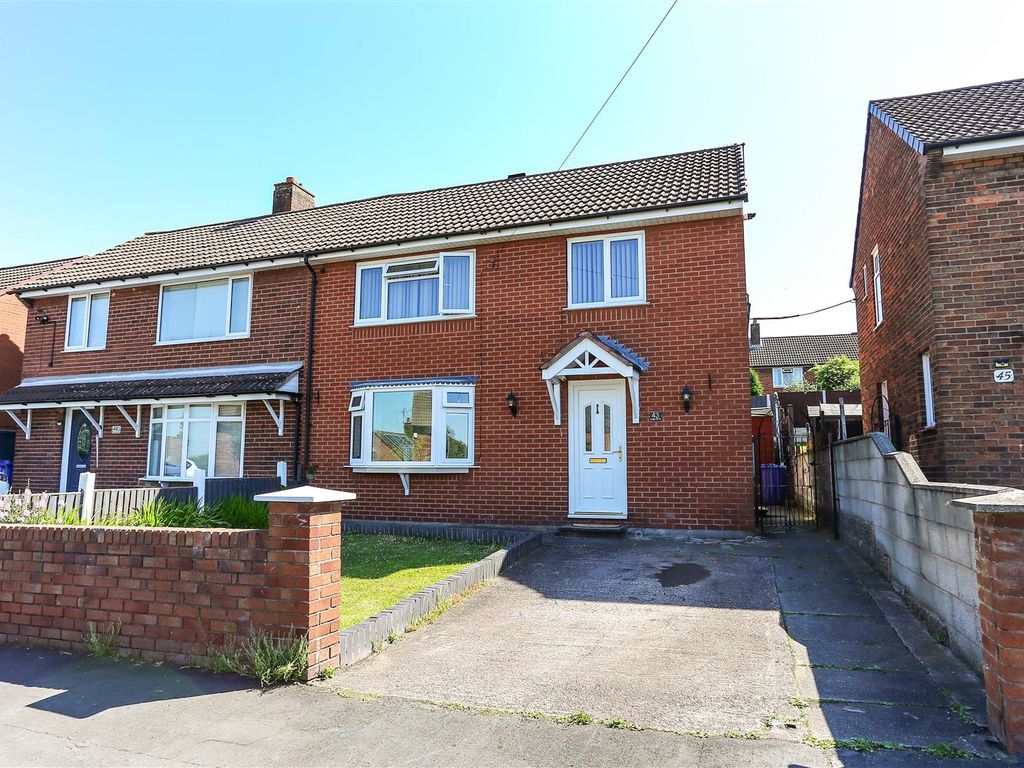 3 bed semidetached house for sale in Essex Drive, Kidsgrove, StokeOn