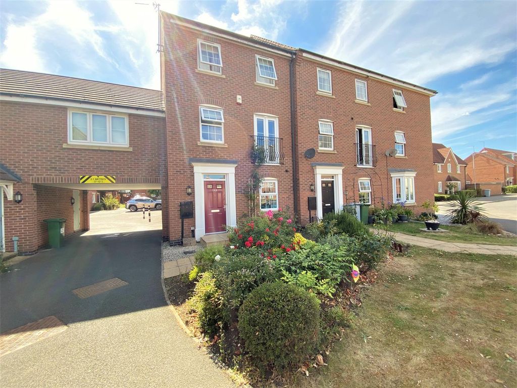 4 bed town house for sale in Goldstraw Lane, Fernwood, Newark NG24 Zoopla