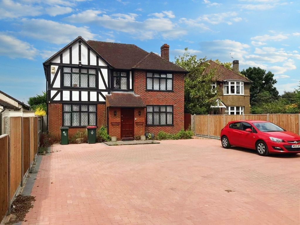 4 bed detached house to rent in Three Bridges Road, Crawley RH10, £