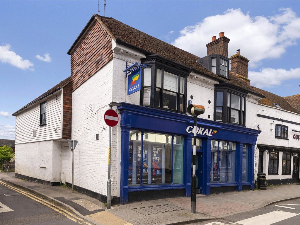 2 bed flat for sale in Lingfield Road, Edenbridge, Kent TN8, £250,000