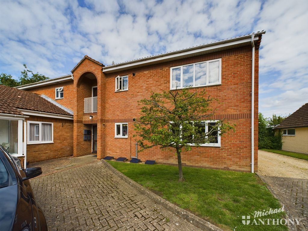 2 bed flat to rent in Middle Road, Aylesbury HP21 Zoopla