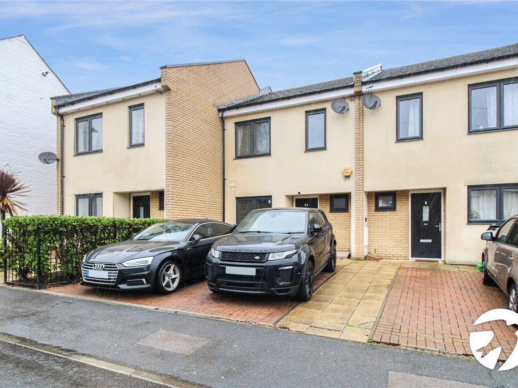 3 bed terraced house to rent in Street, Kent