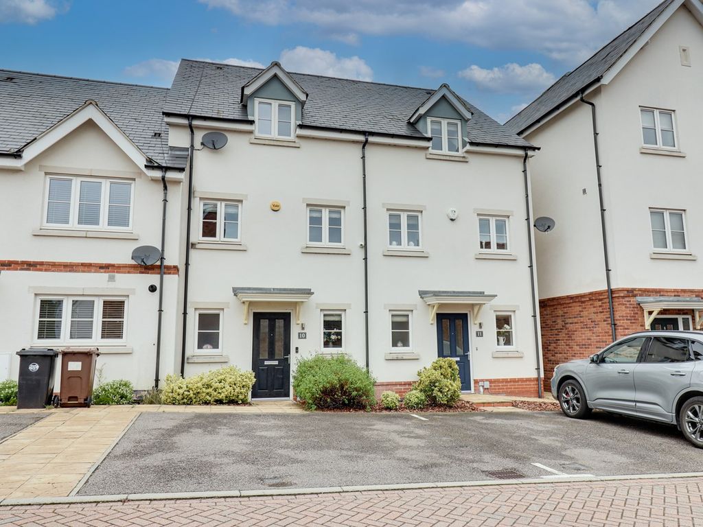 3 bed town house for sale in Hodgson Way, Gilston, Harlow CM20, £520,000 Zoopla