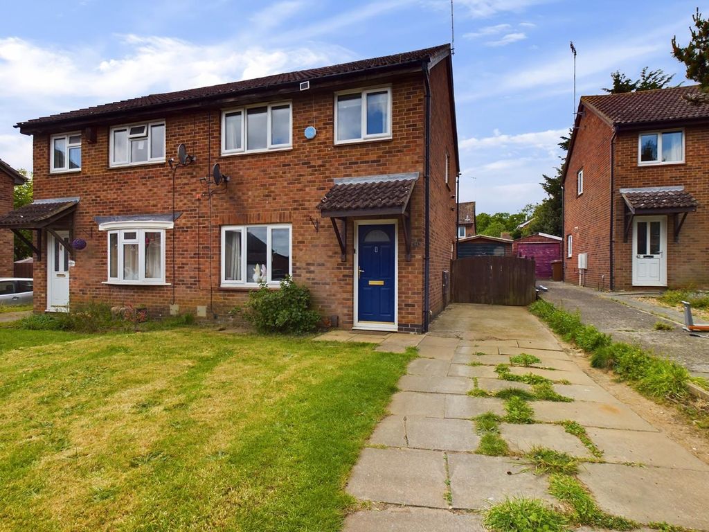 3 bed semidetached house for sale in Beaumont Drive, Cherry Lodge