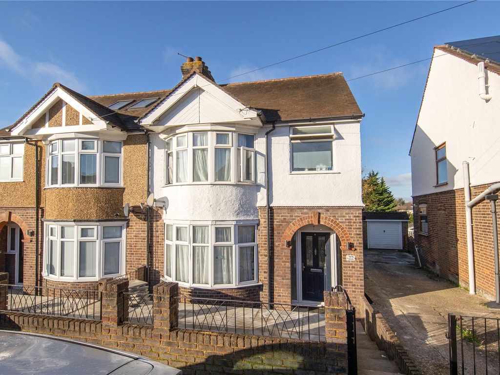 3 bed semidetached house for sale in Rutland Crescent, Luton