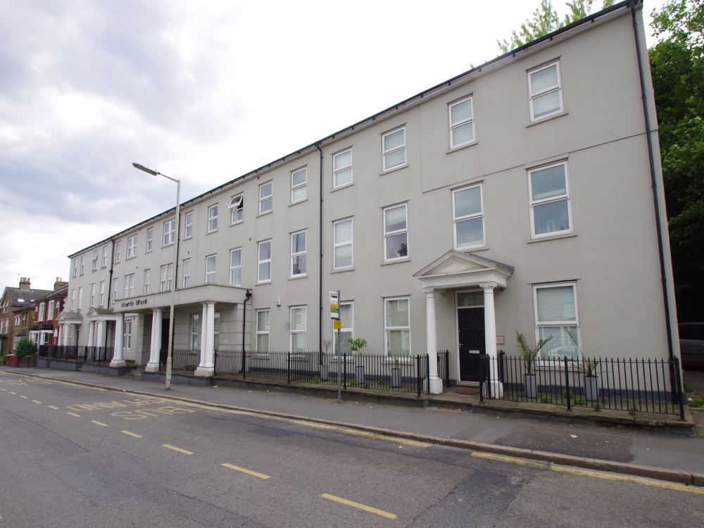 1 bed flat to rent in North West Apartments, Woodford Road, Watford